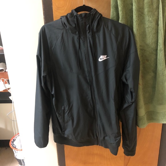nike windrunner 2018